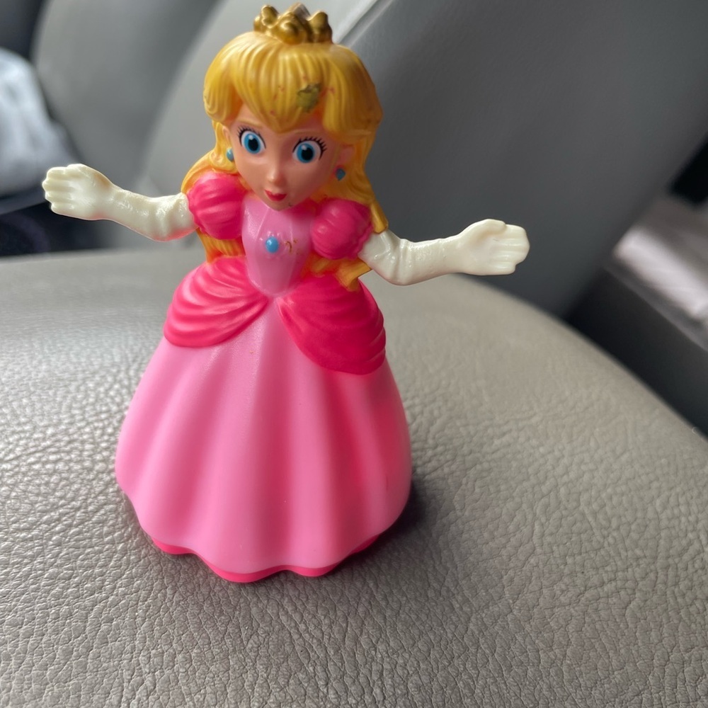 Super Mario Princess Figurine Toy - Pink Dress
